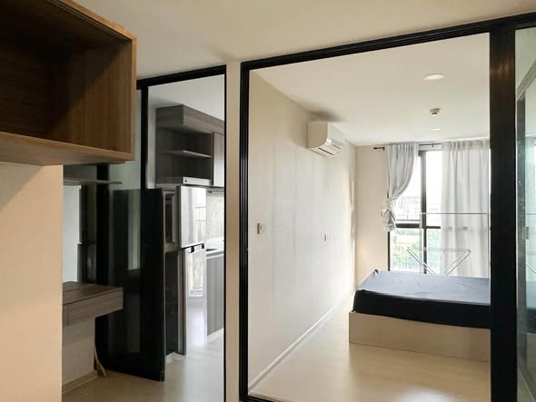 bedroom and room interior of Kensington 63