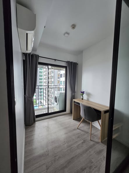 bedroom and room interior of Kensington Sukhumvit-Thepharak