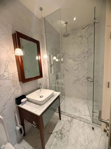 bathroom of KHUN by YOO