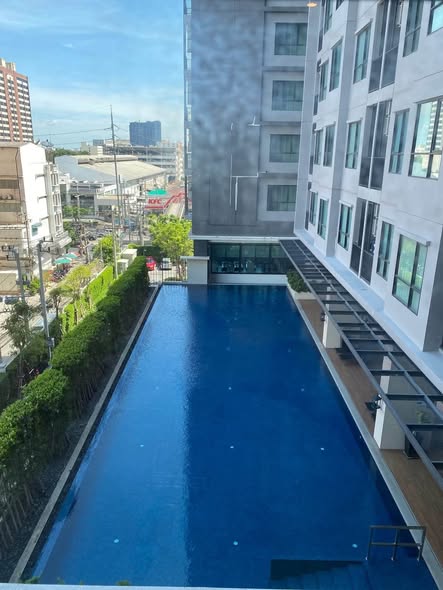 pool of KnightsBridge Collage – Ramkhamhaeng