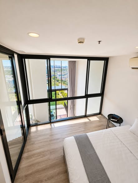 bedroom and room interior of Knightsbridge Collage Sukhumvit 107