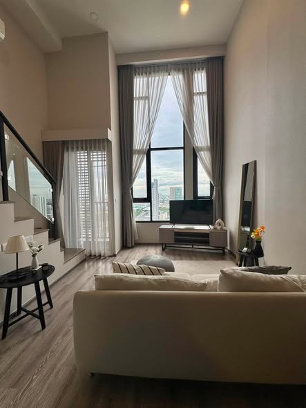 living room and bedroom of Knightsbridge Kaset Society