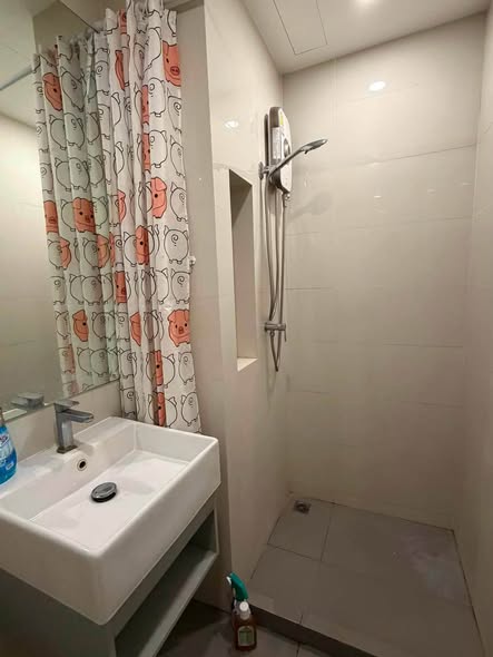 bathroom of KnightsBridge Prime Sathon