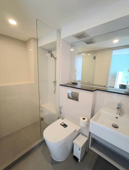 bathroom of KnightsBridge Prime Sathon