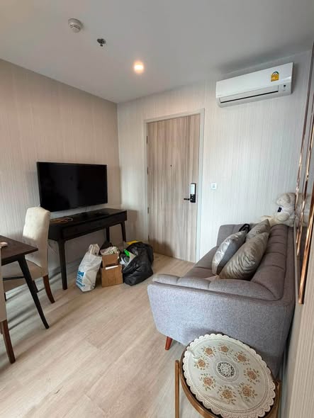 bedroom and living room of KnightsBridge Prime Sathon