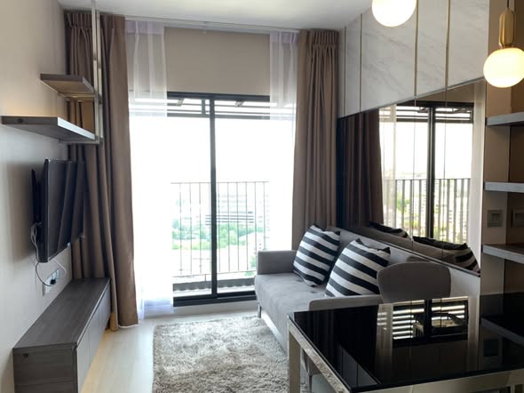 bedroom and living room of KnightsBridge Prime Sathon