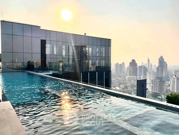 pool of KnightsBridge Prime Sathon