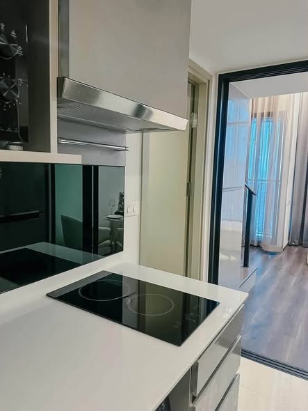 kitchen of KnightsBridge Space Ratchayothin