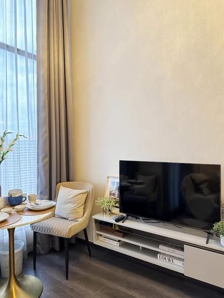 living room of KnightsBridge Space Ratchayothin