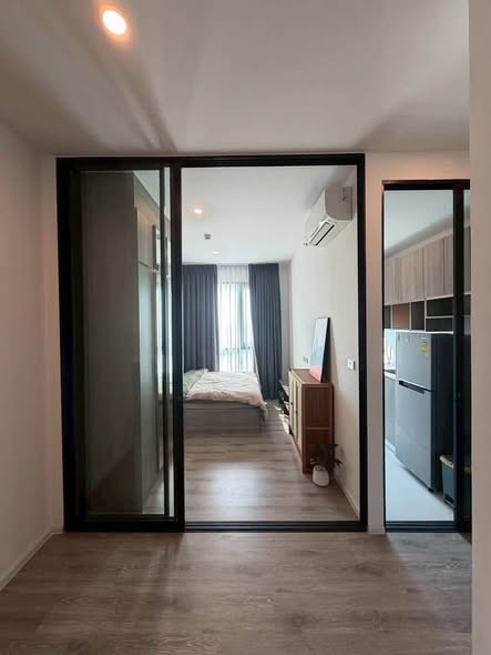 bedroom and room interior of Knightsbridge Sukhumvit-Thepharak