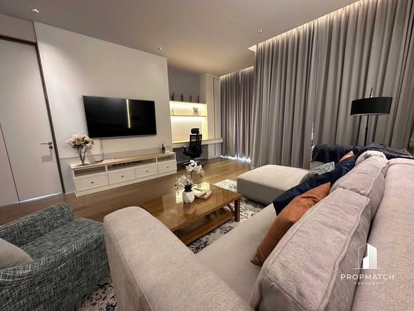 living room and bedroom of KRAAM Sukhumvit 26 (คราม สุขุมวิท 26)