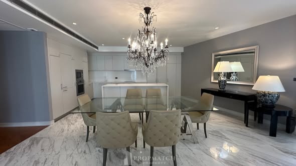 room interior of La Citta Delre Thonglor 16