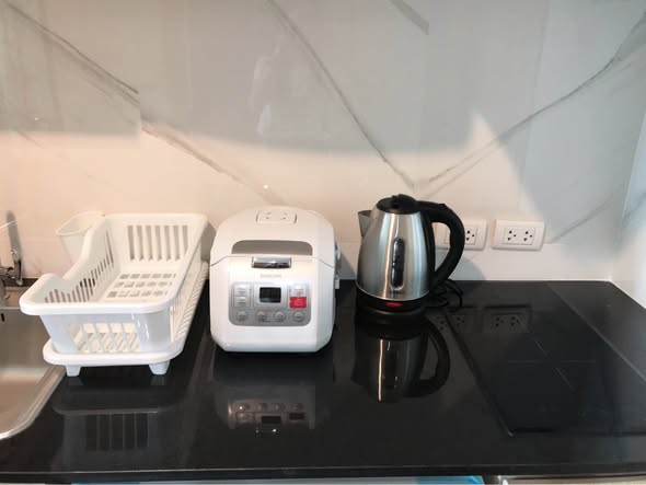 kitchen of Ladda Plus Condominium Sriracha