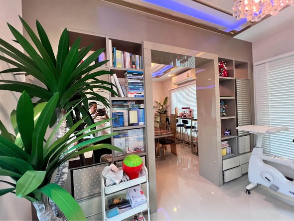 Laddarom Elegance Wongwan-Sathorn