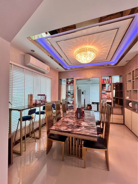 Laddarom Elegance Wongwan-Sathorn