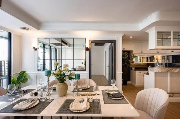 room interior and kitchen of Las Colinas