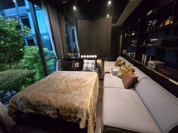 bedroom and living room of LAVIQ Sukhumvit 57