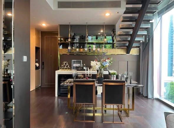 living room and kitchen of LAVIQ Sukhumvit 57