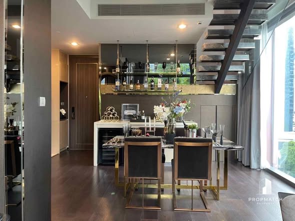 living room and kitchen of LAVIQ Sukhumvit 57