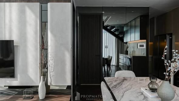 living room and room interior of LAVIQ Sukhumvit 57