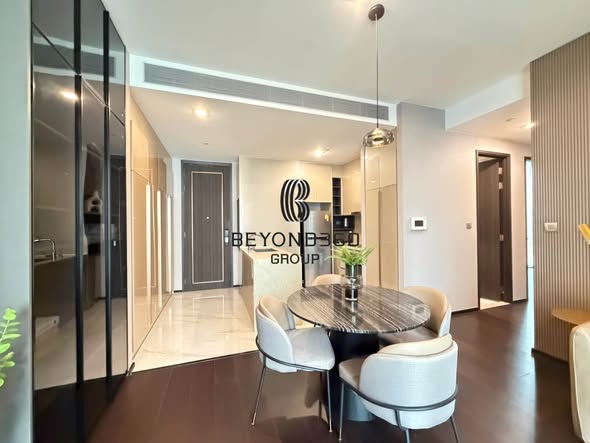 living room and room interior of LAVIQ Sukhumvit 57