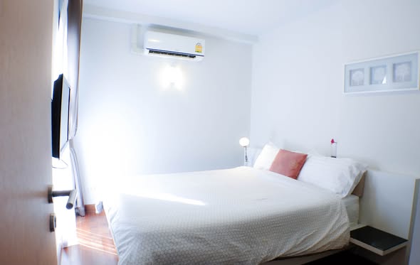bedroom of Le Cote Thong Lo 8