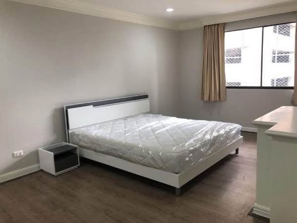 bedroom of Le Premier 1