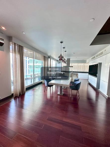 living room and room interior of Le Raffine Jambunuda Sukhumvit 31