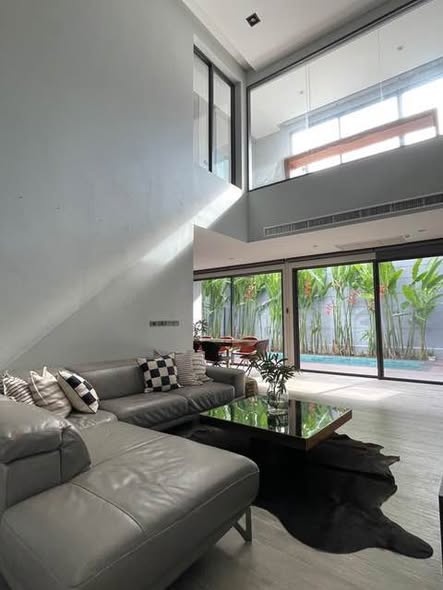 living room and room interior of Le Raffine Sukhumvit 39