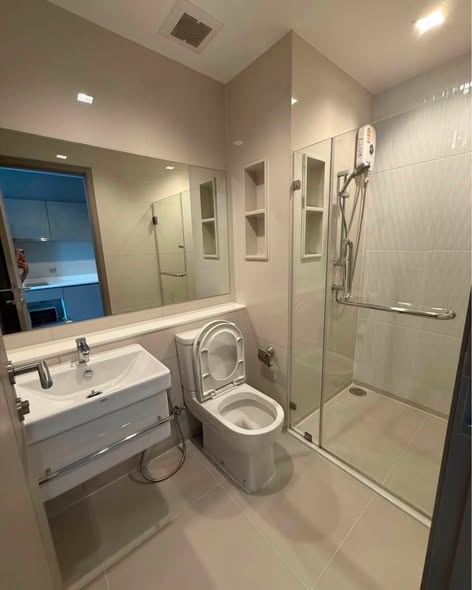 bathroom of Life Asoke – Rama 9