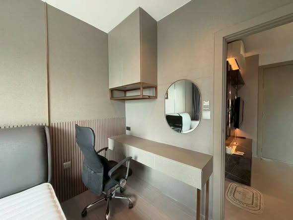 bedroom and bathroom of Life Asoke – Rama 9