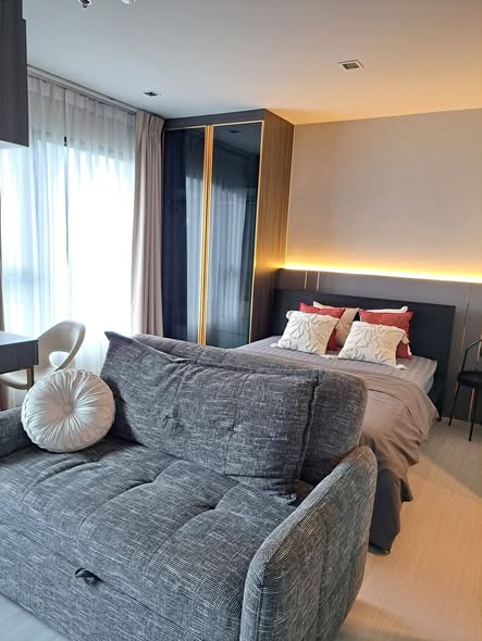 bedroom and living room of Life Asoke – Rama 9