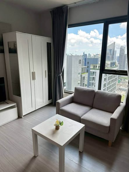bedroom and living room of Life Asoke – Rama 9
