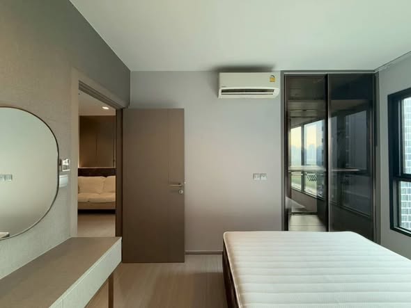bedroom and room interior of Life Asoke – Rama 9