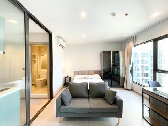bedroom and room interior of Life Asoke – Rama 9