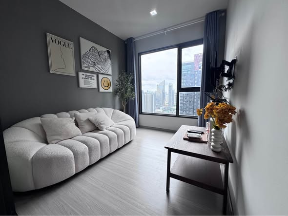 living room of Life Asoke – Rama 9