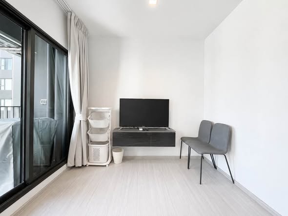 living room and bedroom of Life Asoke – Rama 9