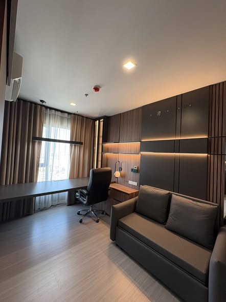 living room and bedroom of Life Asoke – Rama 9
