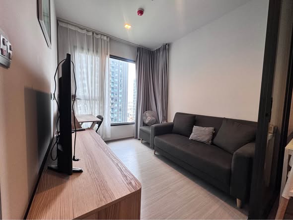 living room and bedroom of Life Asoke – Rama 9