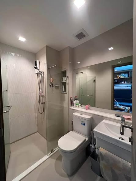 room interior of Life Asoke – Rama 9