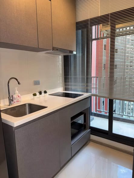 bathroom and kitchen of Life Asoke Hype