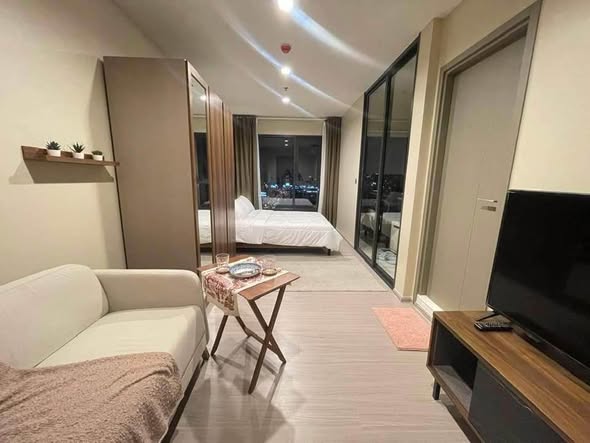 bedroom of Life Asoke Hype