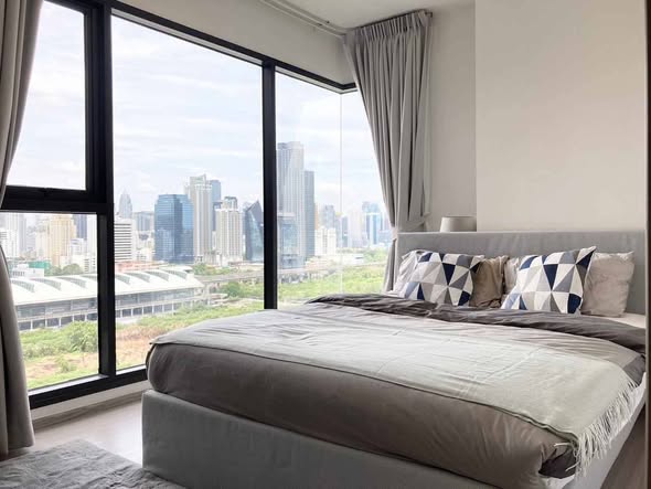 bedroom of Life Asoke Hype