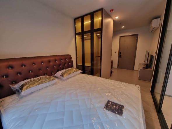 bedroom of Life Asoke Hype