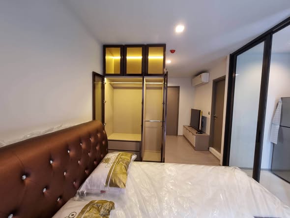 bedroom of Life Asoke Hype