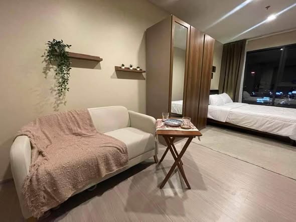 bedroom of Life Asoke Hype