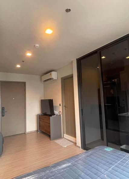 bedroom of Life Asoke Hype