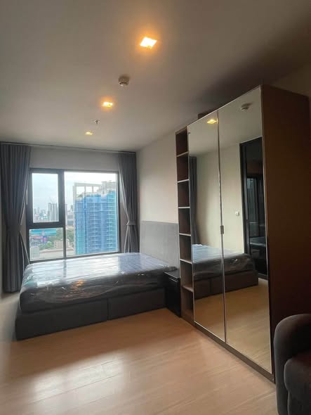 bedroom of Life Asoke Hype