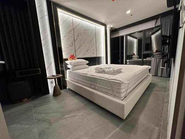 bedroom of Life Asoke Hype