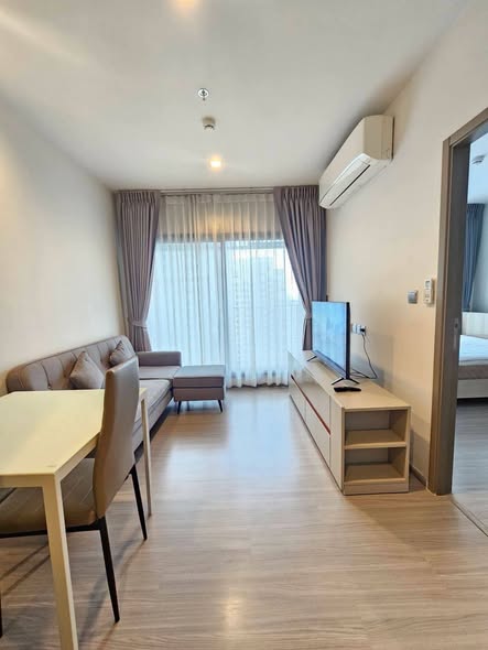 bedroom of Life Asoke Hype
